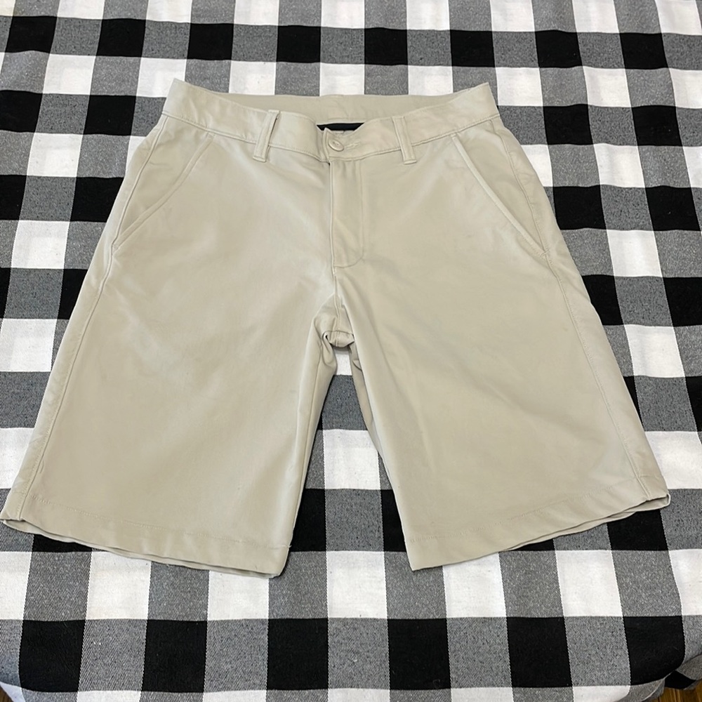 Under Armour Beige Tan Golf Shorts Men's Size 30 School Uniform Stretch